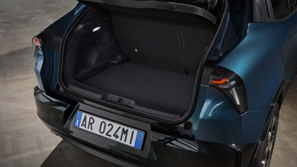 Foto - Yeni araba modelinin adı ülkeyi karıştırdı! Apar topar değiştirdiler