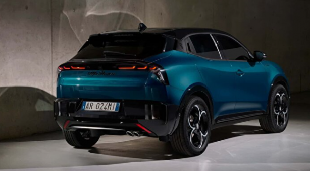 Foto - Yeni araba modelinin adı ülkeyi karıştırdı! Apar topar değiştirdiler