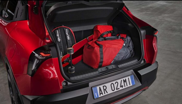 Foto - Yeni araba modelinin adı ülkeyi karıştırdı! Apar topar değiştirdiler