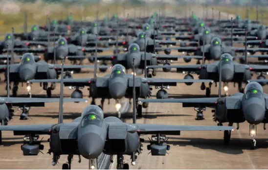 Yeni bir felaket kapıda! 38 savaş uçağı, 9 gemi yola çıktı...Bölgede savaşın çıkması an meselesi