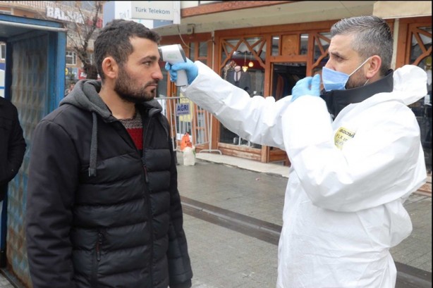 Foto - Yeni bir kural daha hayatımıza girdi: Artık dokunmak dahi yasak