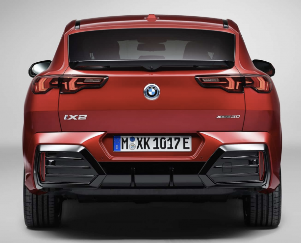 Foto - "3 kuruş fazla olsun KIRMIZI olsun" diyenlere! Yeni BMW iX2 Türkiye yollarında! Otomobil o versiyonu ilk kez sunuyor! Alman teknolojisine sahip aracın menzili ve fiyatı ne kadar?