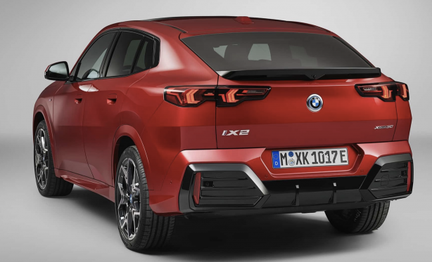 Foto - "3 kuruş fazla olsun KIRMIZI olsun" diyenlere! Yeni BMW iX2 Türkiye yollarında! Otomobil o versiyonu ilk kez sunuyor! Alman teknolojisine sahip aracın menzili ve fiyatı ne kadar?