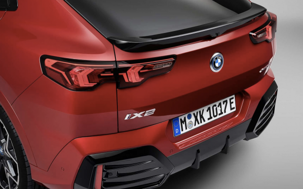 Foto - "3 kuruş fazla olsun KIRMIZI olsun" diyenlere! Yeni BMW iX2 Türkiye yollarında! Otomobil o versiyonu ilk kez sunuyor! Alman teknolojisine sahip aracın menzili ve fiyatı ne kadar?