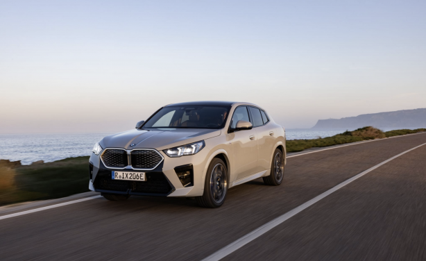 Foto - "3 kuruş fazla olsun KIRMIZI olsun" diyenlere! Yeni BMW iX2 Türkiye yollarında! Otomobil o versiyonu ilk kez sunuyor! Alman teknolojisine sahip aracın menzili ve fiyatı ne kadar?