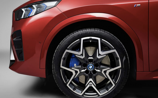 Foto - "3 kuruş fazla olsun KIRMIZI olsun" diyenlere! Yeni BMW iX2 Türkiye yollarında! Otomobil o versiyonu ilk kez sunuyor! Alman teknolojisine sahip aracın menzili ve fiyatı ne kadar?