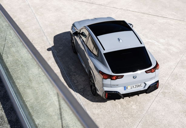 Foto - "3 kuruş fazla olsun KIRMIZI olsun" diyenlere! Yeni BMW iX2 Türkiye yollarında! Otomobil o versiyonu ilk kez sunuyor! Alman teknolojisine sahip aracın menzili ve fiyatı ne kadar?