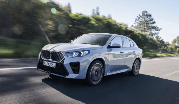 Foto - "3 kuruş fazla olsun KIRMIZI olsun" diyenlere! Yeni BMW iX2 Türkiye yollarında! Otomobil o versiyonu ilk kez sunuyor! Alman teknolojisine sahip aracın menzili ve fiyatı ne kadar?