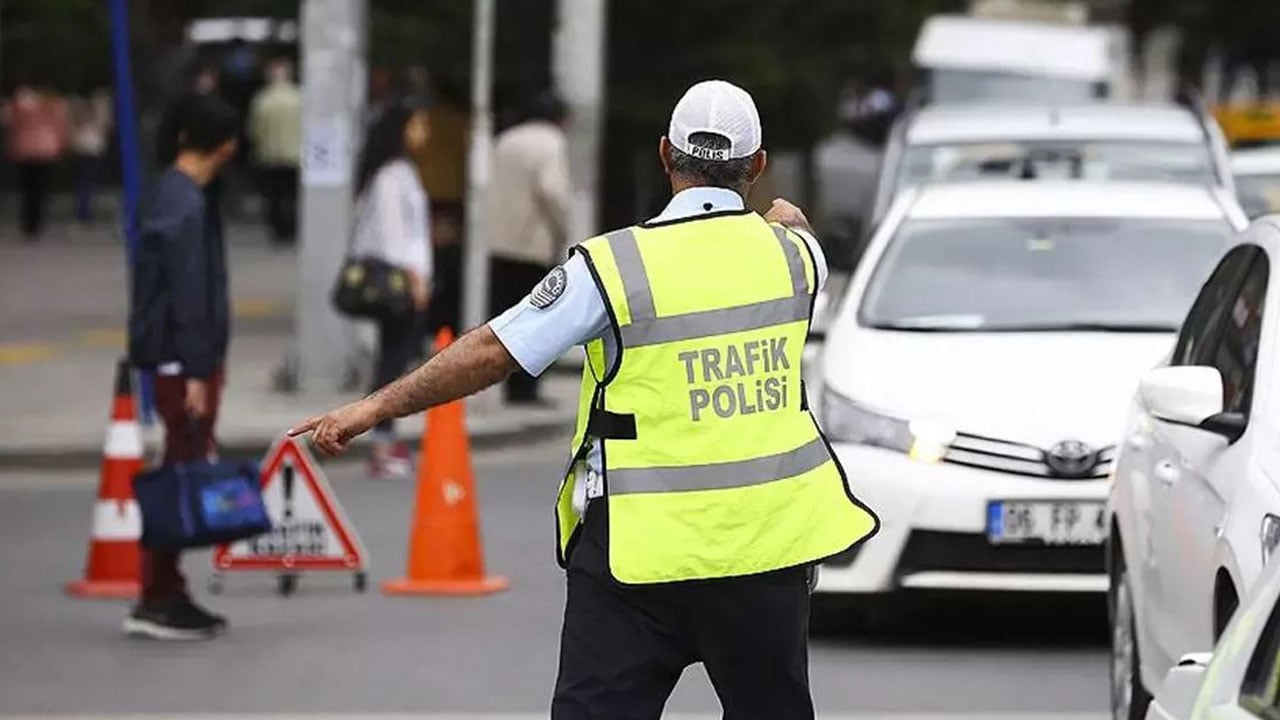 Yeni cezaları Bakan Yerlikaya açıkladı! Hadi şimdi de 'dur'mayın: 200 bin lira ceza, ehliyete men!