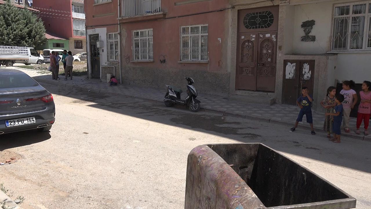 Foto - Yeni doğan bebeğini çöpe attı! Esnaf son anda fark etti