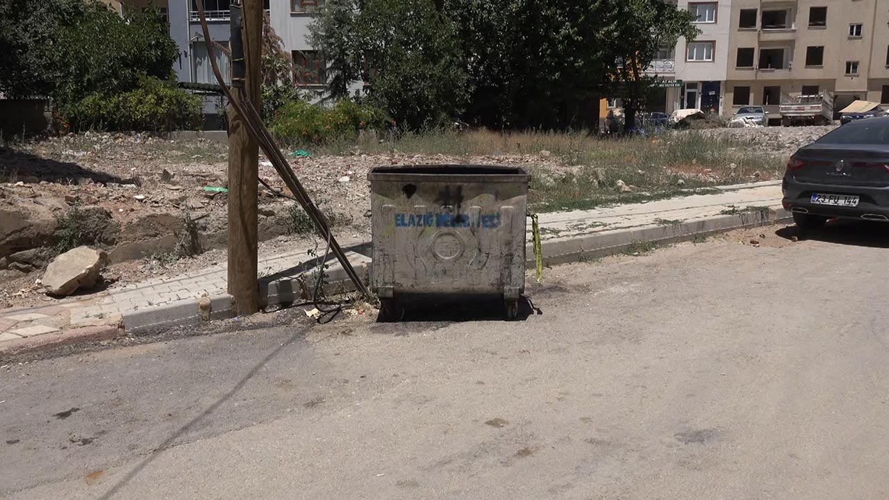 Foto - Yeni doğan bebeğini çöpe attı! Esnaf son anda fark etti