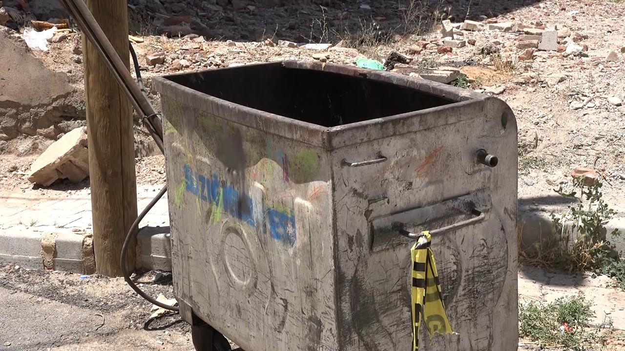 Foto - Yeni doğan bebeğini çöpe attı! Esnaf son anda fark etti