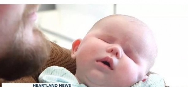 Foto - Yeni doğan bebek doktorları şoka uğrattı! Baba hemen odaya çağırıldı!