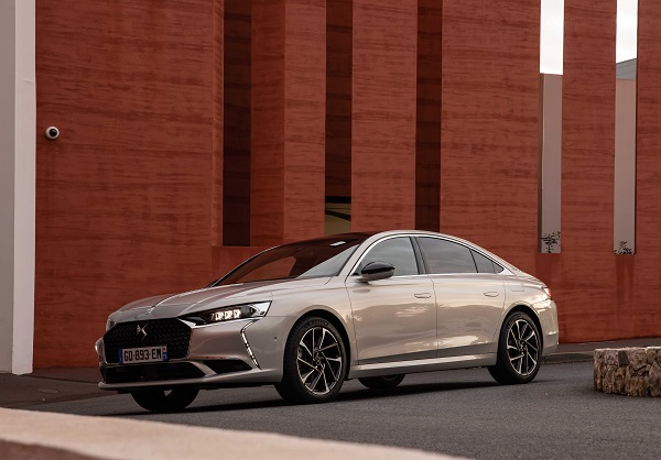 Yeni DS 9 OPÉRA E-TENSE 250 Türkiye’de!