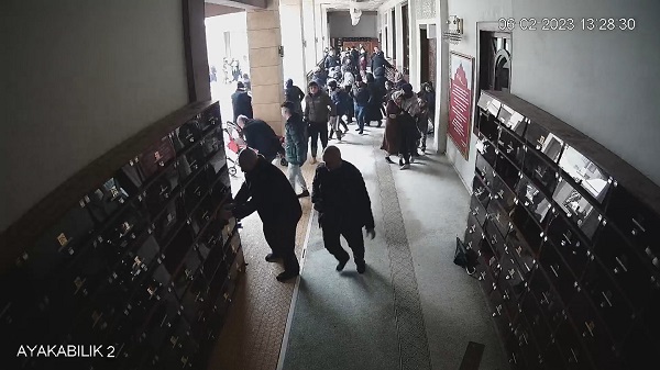 Foto - Yeni görüntüler ortaya çıktı! Deprem anı kameralara böyle yansıdı