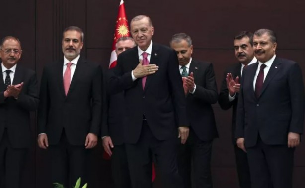 Yeni Kabine üyelerinden ilk mesajlar