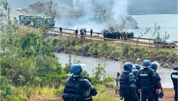 Foto - Yeni Kaledonya sömürgeci Fransa'ya karşı geri adım atmıyor!