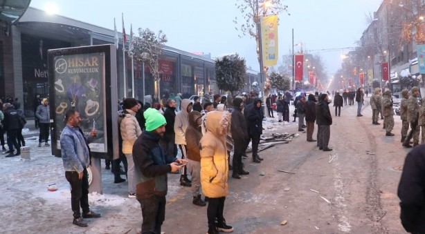 Foto - 7,4'lük deprem sonrası Yeni Malatyaspor kalecisinden acı haber