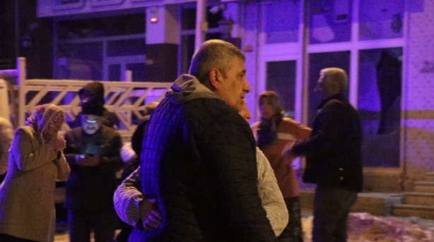 Foto - 7,4'lük deprem sonrası Yeni Malatyaspor kalecisinden acı haber