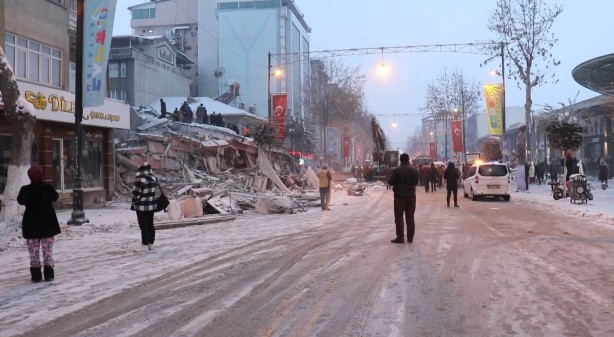 Foto - 7,4'lük deprem sonrası Yeni Malatyaspor kalecisinden acı haber