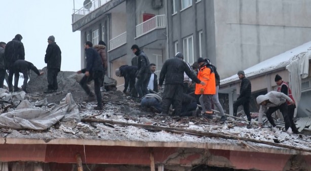 Foto - 7,4'lük deprem sonrası Yeni Malatyaspor kalecisinden acı haber