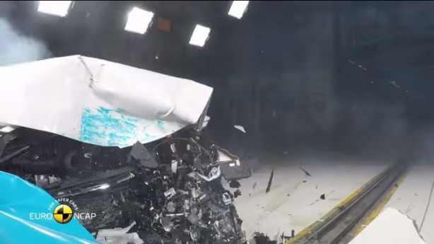 Foto - Yeni modeller çarpışma testine sokuldu!