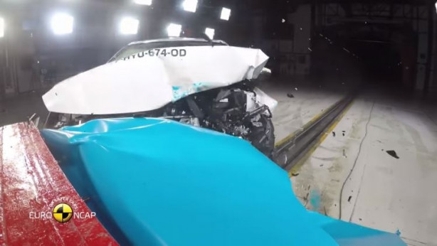 Foto - Yeni modeller çarpışma testine sokuldu!