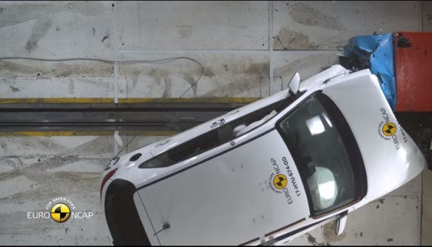 Foto - Yeni modeller çarpışma testine sokuldu!