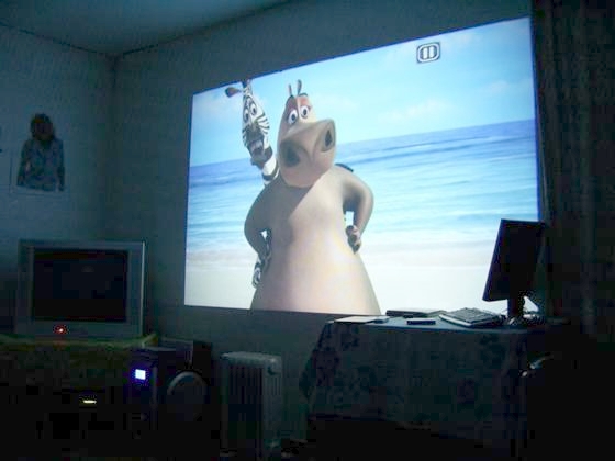 Foto - Yeni nesil çiftler evlerine TV yerine onu alıyor! Projeksiyon Cihazı Alırken Nelere Dikkat etmeliyiz? 