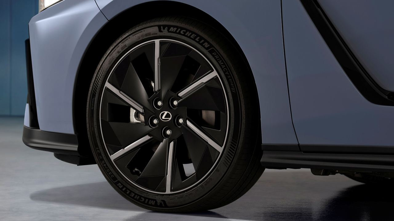 Foto - Yeni nesil Lexus ES Avrupa’da tanıtıldı! Elektrikli ve hibrit motorlarla Türkiye’ye geliyor! 530 KM elektrikli menzil! 