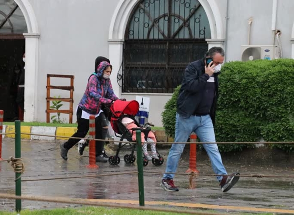Foto - Yeni normalin ilk gününde İzmir'i yine su bastı