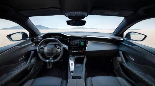 Foto - Yeni Peugeot 408 vitrine çıktı