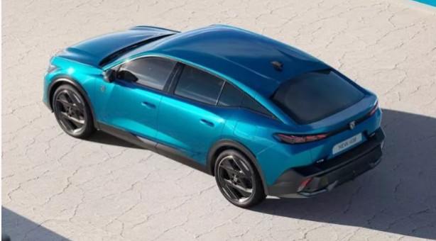 Foto - Yeni Peugeot 408 vitrine çıktı