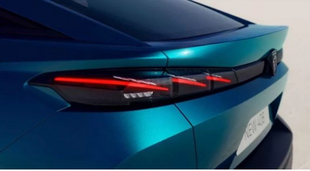 Foto - Yeni Peugeot 408 vitrine çıktı