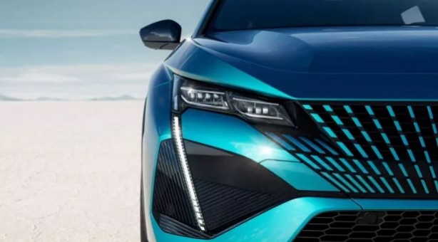 Foto - Yeni Peugeot 408 vitrine çıktı