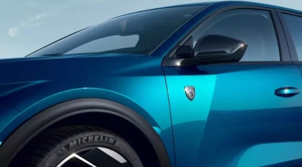 Foto - Yeni Peugeot 408 vitrine çıktı