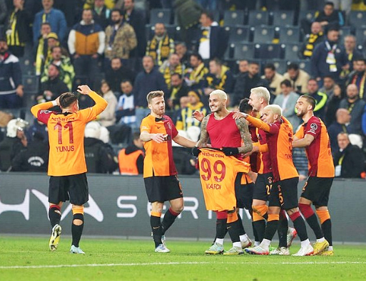 Foto - Yeni silahını ilan etti! Galatasaray'ın yıldızına kafayı taktılar...