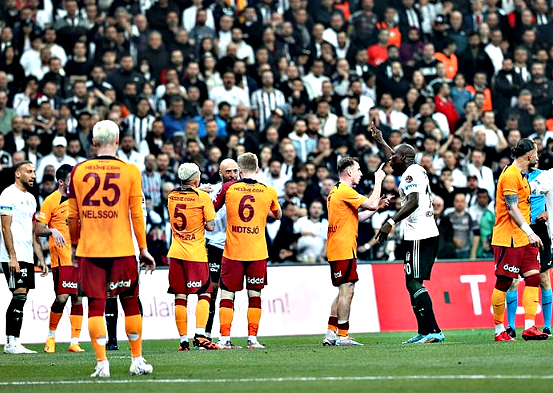 Foto - Yeni silahını ilan etti! Galatasaray'ın yıldızına kafayı taktılar...