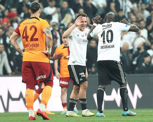 Foto - Yeni silahını ilan etti! Galatasaray'ın yıldızına kafayı taktılar...