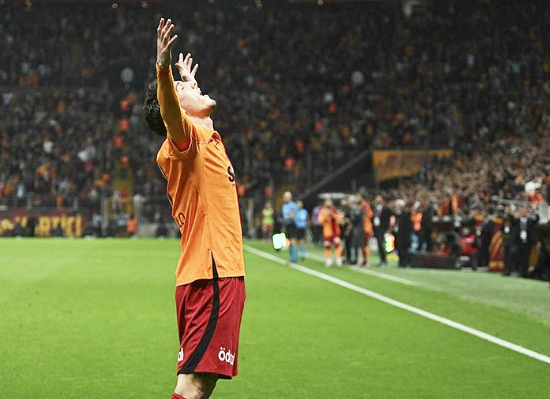 Foto - Yeni silahını ilan etti! Galatasaray'ın yıldızına kafayı taktılar...