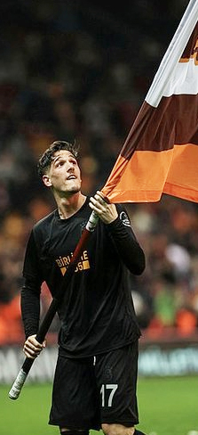 Foto - Yeni silahını ilan etti! Galatasaray'ın yıldızına kafayı taktılar...