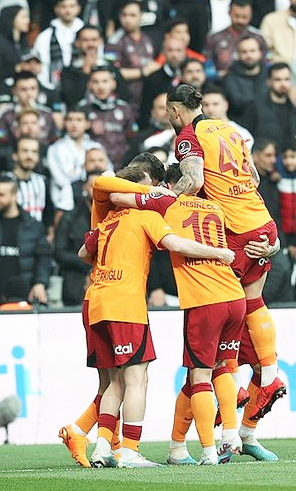 Foto - Yeni silahını ilan etti! Galatasaray'ın yıldızına kafayı taktılar...
