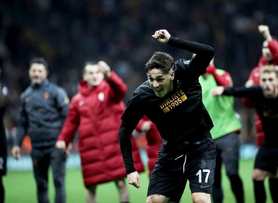 Foto - Yeni silahını ilan etti! Galatasaray'ın yıldızına kafayı taktılar...