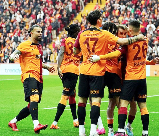 Foto - Yeni silahını ilan etti! Galatasaray'ın yıldızına kafayı taktılar...