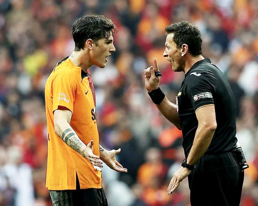 Foto - Yeni silahını ilan etti! Galatasaray'ın yıldızına kafayı taktılar...