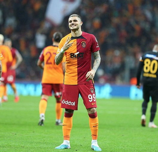 Foto - Yeni silahını ilan etti! Galatasaray'ın yıldızına kafayı taktılar...