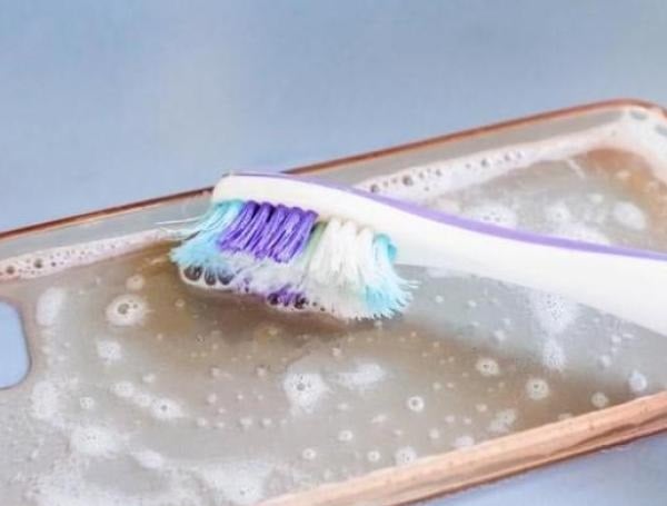 Yeni telefon kılıfı almaya son! İşte telefon kılıflarını temizlemenin püf noktası