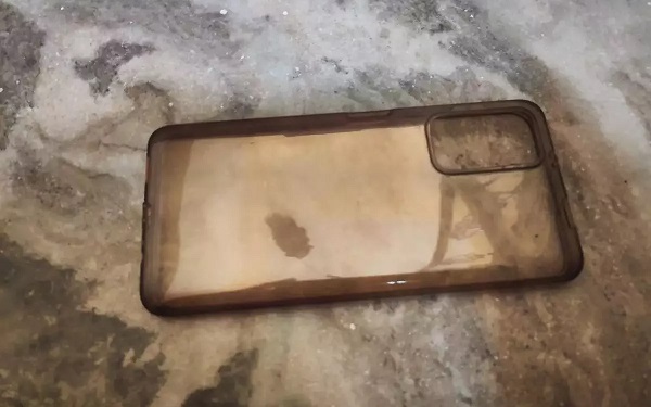 Foto - Yeni telefon kılıfı almaya son! İşte telefon kılıflarını temizlemenin püf noktası