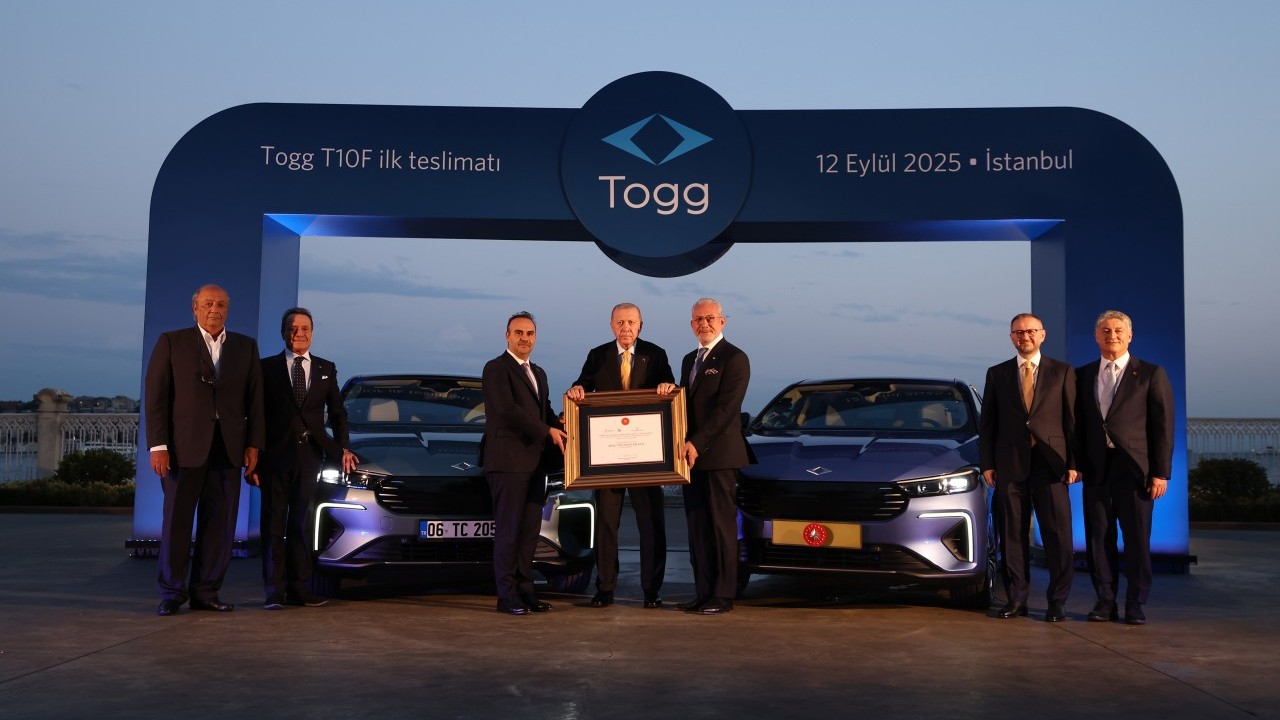 Foto - Yeni üretilmişti! Cumhurbaşkanı Erdoğan’a TOGG T10F hediye edildi