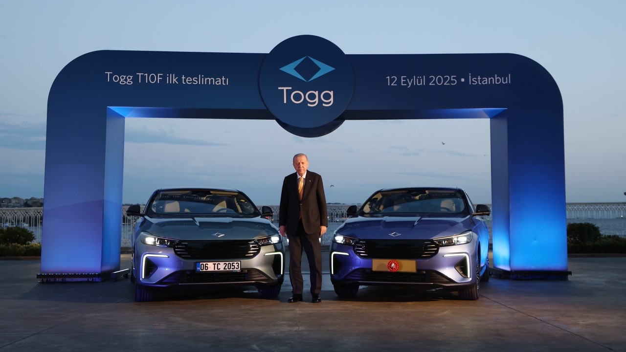 Yeni üretilmişti! Cumhurbaşkanı Erdoğan’a TOGG T10F hediye edildi